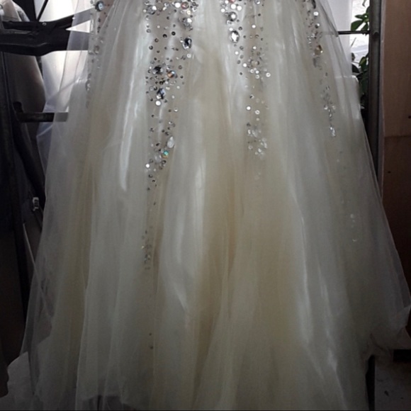 Prom dress in great condition - Picture 3 of 3